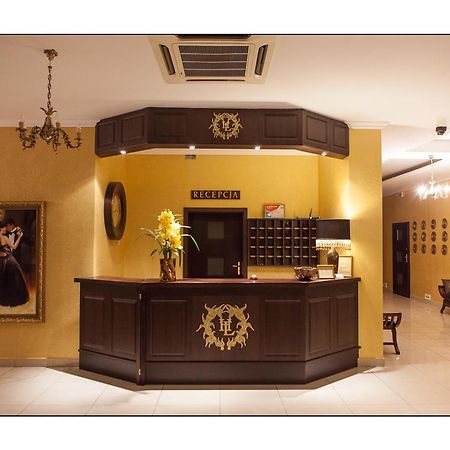 Hotel Lord Debica エクステリア 写真