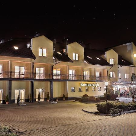 Hotel Lord Debica エクステリア 写真