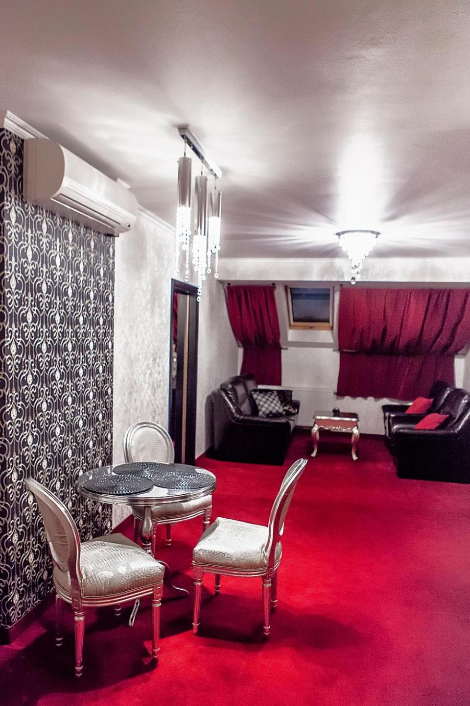 Hotel Lord Debica エクステリア 写真