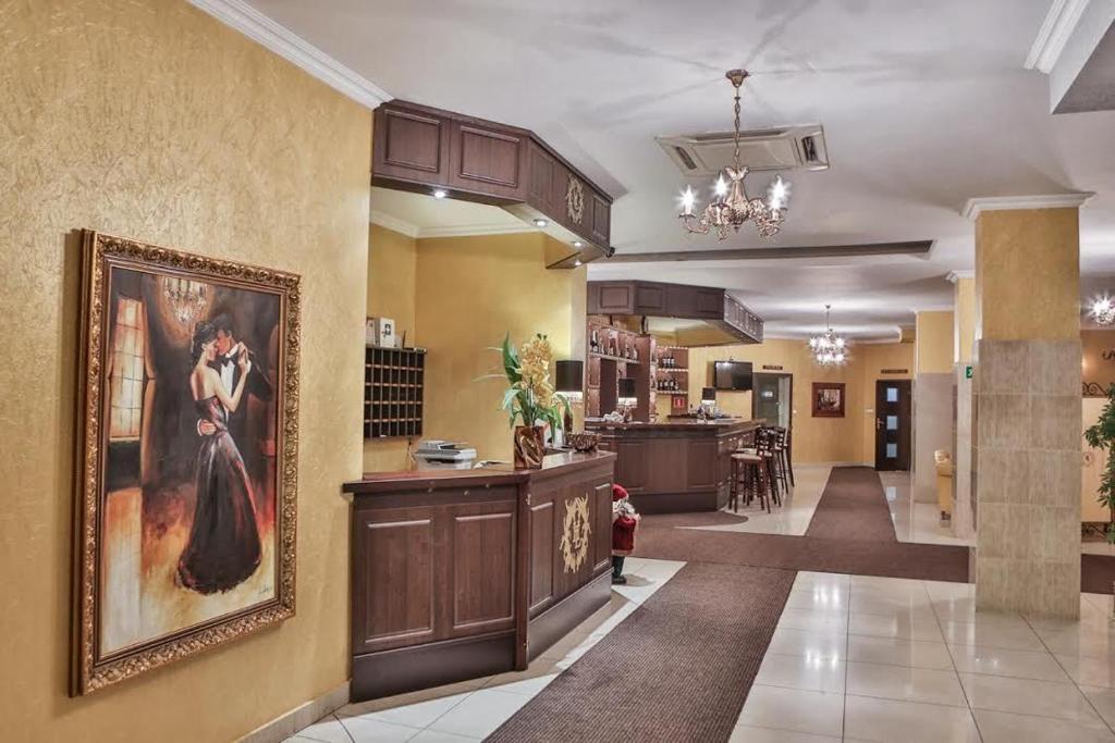 Hotel Lord Debica エクステリア 写真